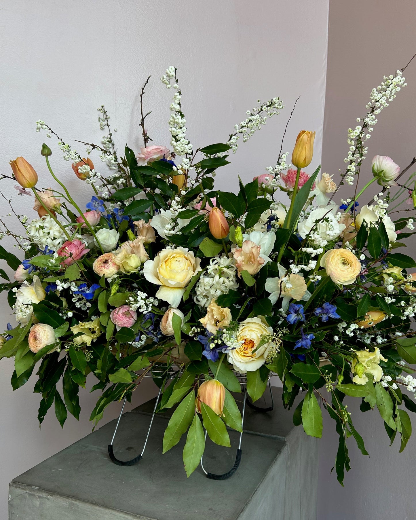sustainable casket and standing spray florist workshop one on one heather hyde mayesh design star austin texas